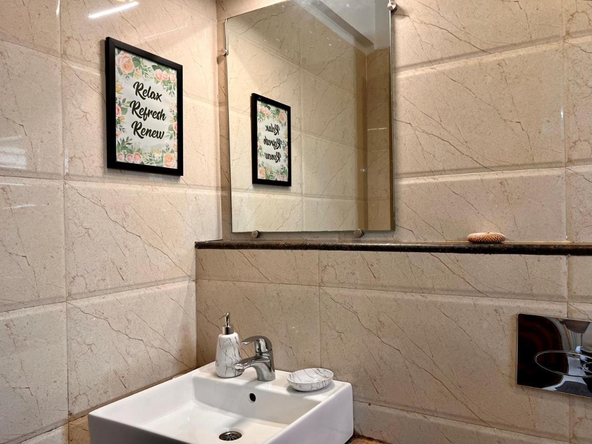 Luxurious Nirvana Apartments ヴァガトール エクステリア 写真