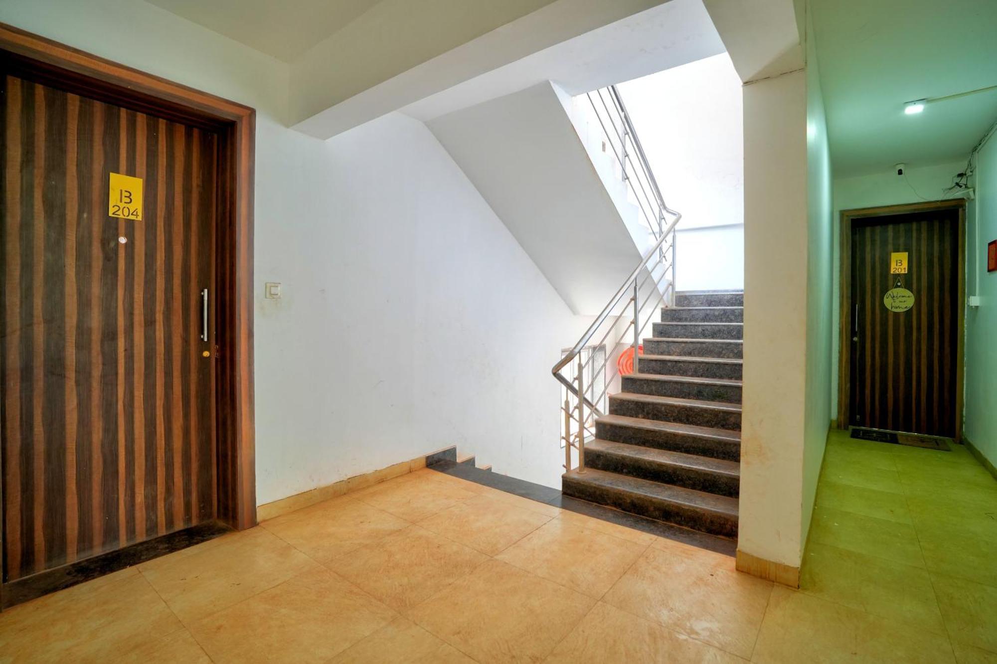 Luxurious Nirvana Apartments ヴァガトール エクステリア 写真