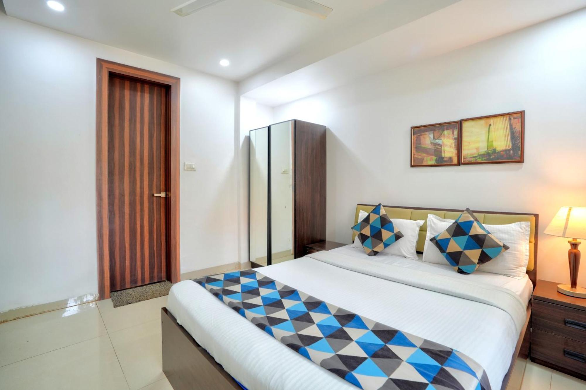 Luxurious Nirvana Apartments ヴァガトール エクステリア 写真