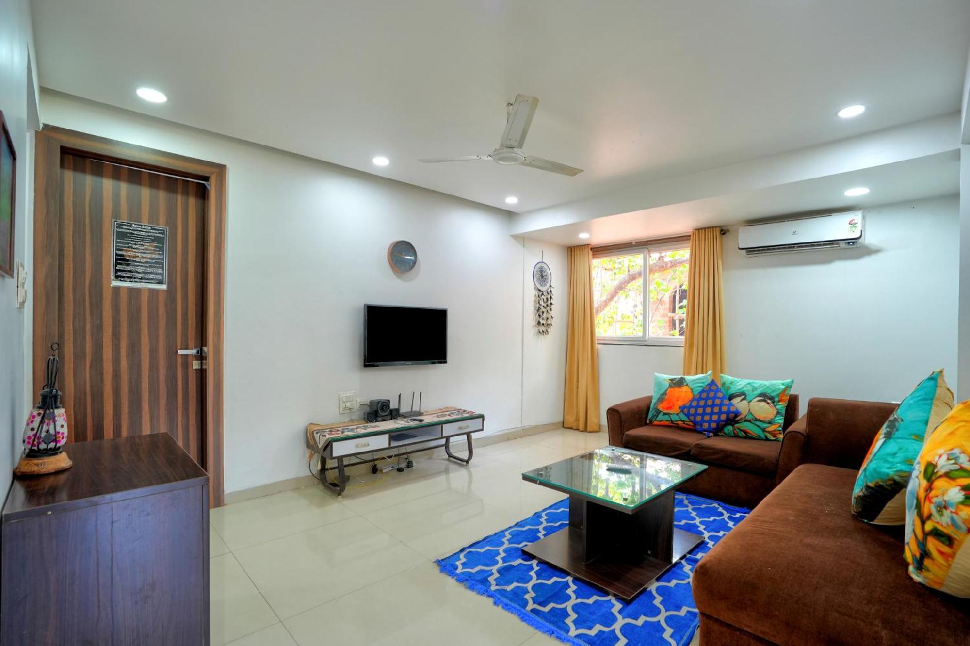 Luxurious Nirvana Apartments ヴァガトール エクステリア 写真