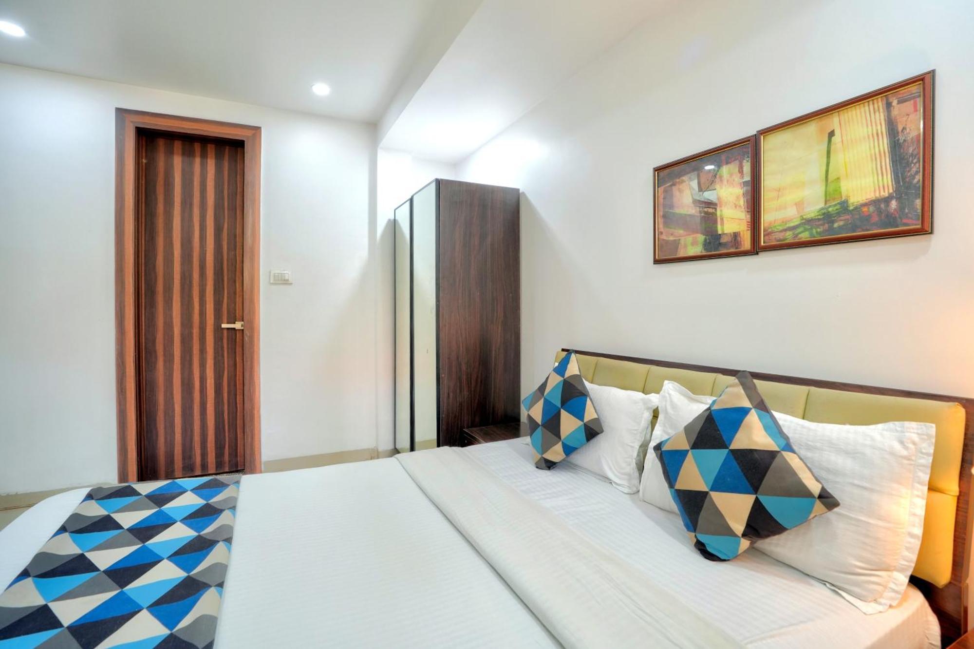 Luxurious Nirvana Apartments ヴァガトール エクステリア 写真